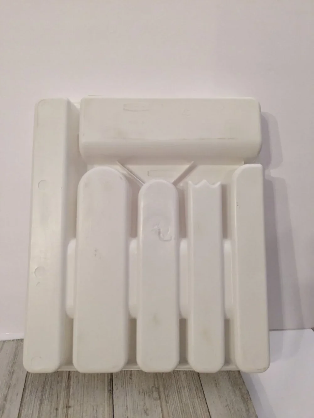 Rubbermaid White Silverware Tray Flatware Utensil Hold Drawer Organizer 2925